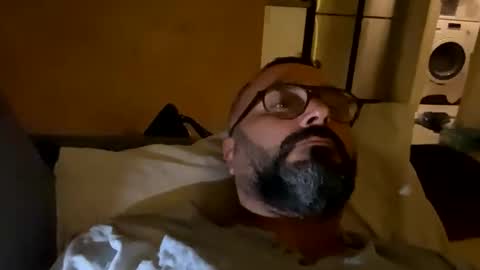 Snapshot of simon_bb chatting on November 2, 2025, 9:28 pm Si online show from November 2, 2025, 9:28 pm