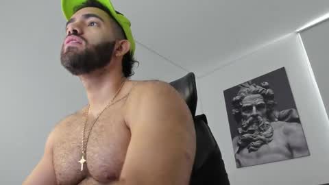 Snapshot of simon_leon01 chatting on June 4, 2026, 12:33 pm simon_leon01 online show from June 4, 2026, 12:33 pm