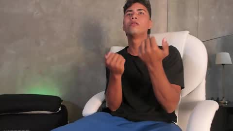 Snapshot of simon_pernia chatting on November 28, 2025, 7:05 pm simon_pernia online show from November 28, 2025, 7:05 pm