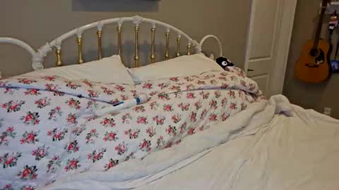 simonesighren online show from April 12, 2026, 4:17 am