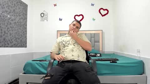 Snapshot of simonkeler chatting on October 16, 2025, 2:01 am SIMON KELER online show from October 16, 2025, 2:01 am