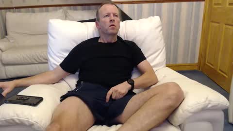 Simples online show from December 20, 2024, 5:18 pm