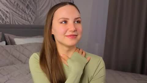 Snapshot of simplyzoe chatting on February 24, 2026, 4:10 am Zoe online show from February 24, 2026, 4:10 am