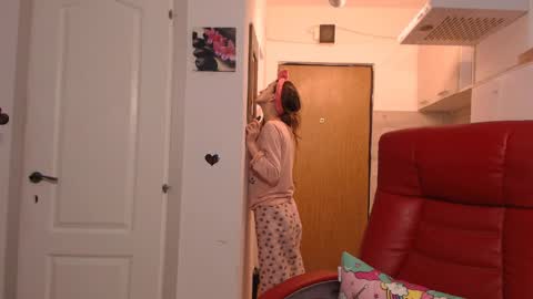 simyhvn online show from April 3, 2026, 4:10 am