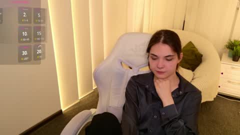 sindell_cryell online show from June 1, 2026, 9:16 pm
