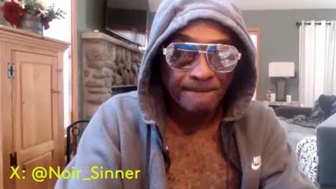 Snapshot of sinnernoir chatting on October 27, 2025, 7:40 pm My Name Is..............................John online show from October 27, 2025, 7:40 pm