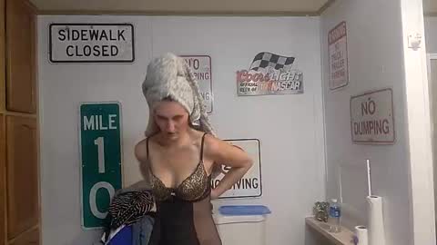 sinnyloohoo online show from October 3, 2025, 12:02 pm