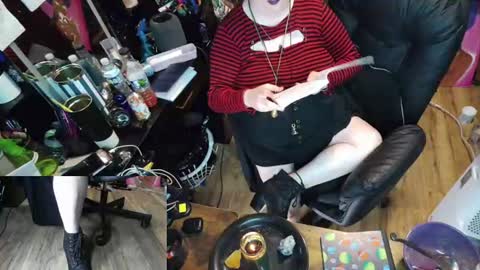 Sinstress hemlock online show from June 11, 2026, 2:53 am