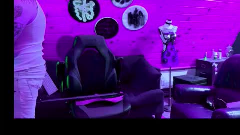 Snapshot of siphonophorslaysstrings chatting on February 12, 2026, 11:27 am Unbridledfuckingcrazy online show from February 12, 2026, 11:27 am