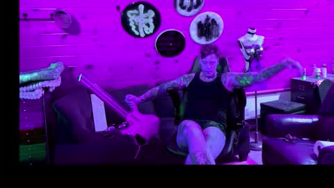 Snapshot of siphonophorslaysstrings chatting on February 14, 2026, 12:18 am Unbridledfuckingcrazy online show from February 14, 2026, 12:18 am