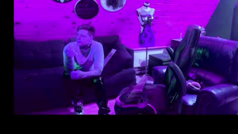 Snapshot of siphonophorslaysstrings chatting on February 25, 2026, 2:10 am Unbridledfuckingcrazy online show from February 25, 2026, 2:10 am