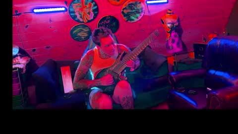 Snapshot of siphonophorslaysstrings chatting on April 7, 2026, 1:28 am Unbridledfuckingcrazy online show from April 7, 2026, 1:28 am