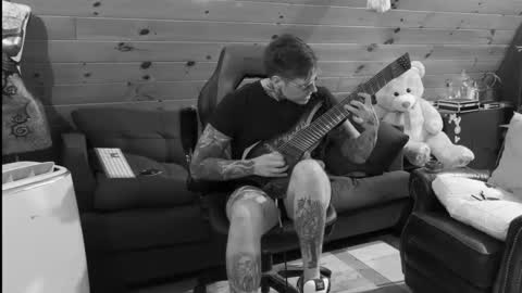 Snapshot of siphonophorstrings chatting on October 7, 2025, 10:07 pm Dustbunnyfoofoo online show from October 7, 2025, 10:07 pm