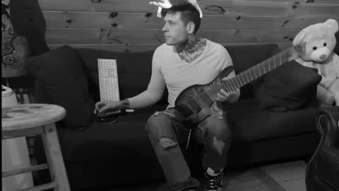 Snapshot of siphonophorstrings chatting on October 9, 2025, 3:48 am Dustbunnyfoofoo online show from October 9, 2025, 3:48 am