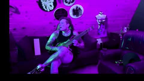 Snapshot of siphonophorstrings chatting on November 5, 2025, 12:43 am Dustbunnyfoofoo online show from November 5, 2025, 12:43 am