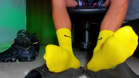 Snapshot of sir_kev66 chatting on April 29, 2026, 5:11 am only foot worshipers here online show from April 29, 2026, 5:11 am