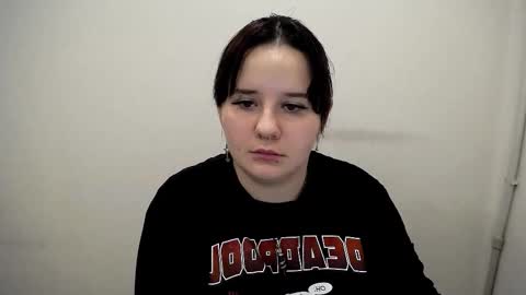 Snapshot of siren_dahlia_ chatting on October 27, 2025, 11:58 am Mina online show from October 27, 2025, 11:58 am