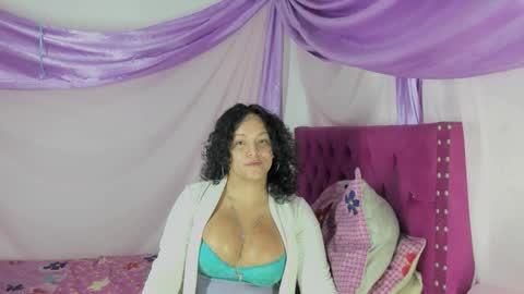 Sirena Fuentes online show from October 12, 2025, 8:57 am