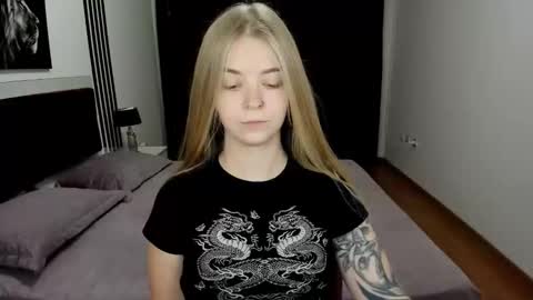 Snapshot of sirenabloom chatting on September 9, 2025, 9:31 am SirenaBloom online show from September 9, 2025, 9:31 am