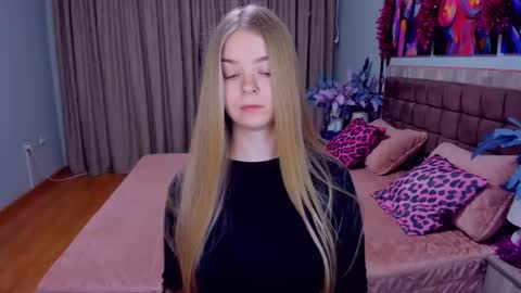 SirenaBloom online show from December 19, 2025, 6:20 am