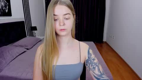 SirenaBloom online show from March 3, 2026, 9:48 am