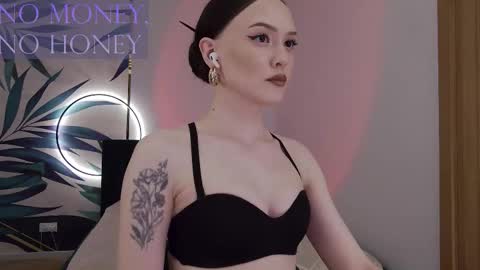 Goddess Sirena online show from March 5, 2026, 7:54 pm