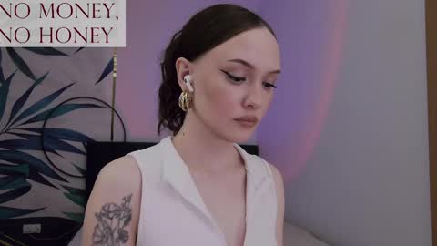 Goddess Sirena online show from June 7, 2026, 1:04 pm