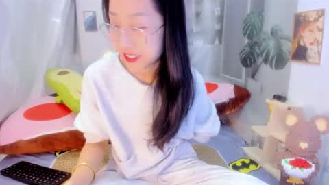 julila online show from November 25, 2025, 2:44 am