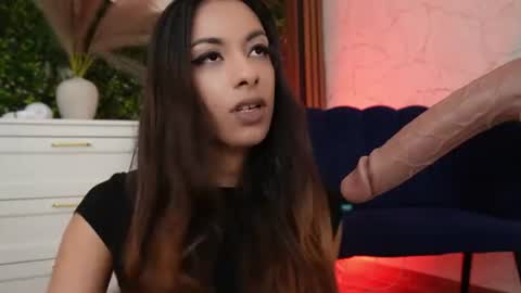 Snapshot of sisi_von_dee chatting on June 30, 2026, 7:48 pm Dee online show from June 30, 2026, 7:48 pm