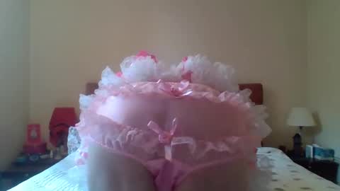 sissysteph00 online show from February 18, 2026, 3:19 pm