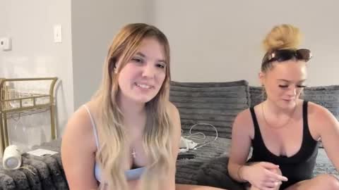 Snapshot of skiimaskabby chatting on October 14, 2025, 6:47 am skiimaskabby online show from October 14, 2025, 6:47 am