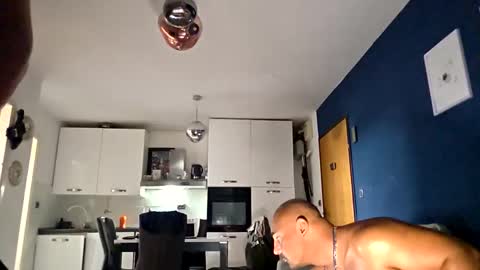 Snapshot of skinboys chatting on November 3, 2025, 9:10 am skinboys online show from November 3, 2025, 9:10 am