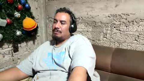 Snapshot of skinhell chatting on June 26, 2026, 3:55 am Elias online show from June 26, 2026, 3:55 am