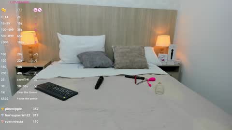 Snapshot of skinny_lilly chatting on December 15, 2024, 10:37 pm lilly online show from December 15, 2024, 10:37 pm