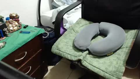 skinny_sexy666 online show from February 17, 2026, 2:13 pm