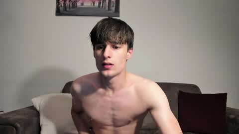 skinnyguywithbigd online show from May 5, 2026, 12:29 am