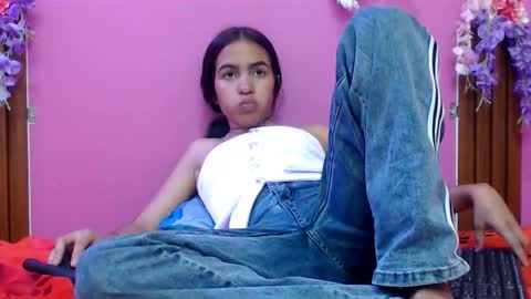 sofia online show from November 3, 2025, 1:01 pm