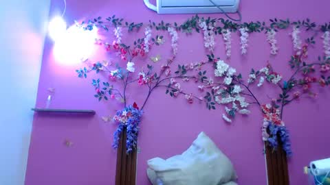 Snapshot of skinnysofia18 chatting on April 26, 2026, 1:42 pm sofia online show from April 26, 2026, 1:42 pm