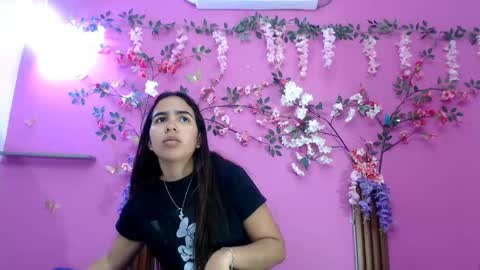 Snapshot of skinnysofia18 chatting on May 15, 2026, 1:51 pm sofia online show from May 15, 2026, 1:51 pm