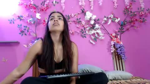 Snapshot of skinnysofia18 chatting on June 13, 2026, 1:53 pm sofia online show from June 13, 2026, 1:53 pm