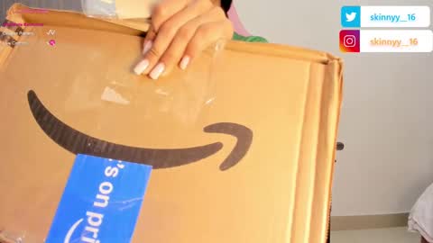 Snapshot of skinnyy_16 chatting on October 8, 2025, 7:06 am Skinny online show from October 8, 2025, 7:06 am