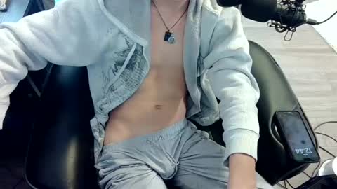 skrogdog online show from July 9, 2026, 4:44 pm