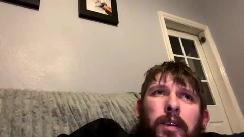 Snapshot of skuzzy25 chatting on January 13, 2025, 2:18 am skuzzy25 online show from January 13, 2025, 2:18 am