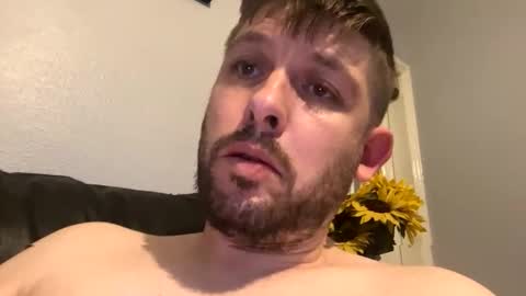 Snapshot of skuzzy25 chatting on September 10, 2025, 6:02 am skuzzy25 online show from September 10, 2025, 6:02 am