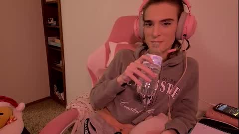 Snapshot of sky4dylancb chatting on December 1, 2025, 6:18 am Gem online show from December 1, 2025, 6:18 am