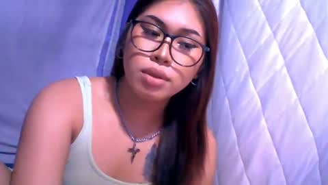 Snapshot of sky_fox_sweetxx chatting on October 7, 2025, 12:46 pm online show from October 7, 2025, 12:46 pm