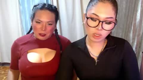 Snapshot of sky_fox_sweetxx chatting on October 22, 2025, 9:42 am online show from October 22, 2025, 9:42 am