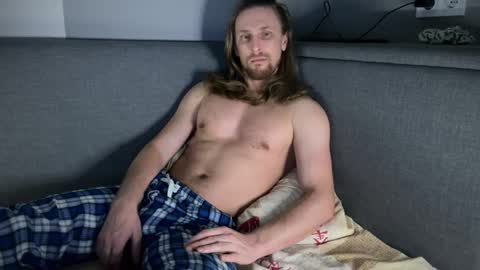 sky_guy25 online show from November 20, 2025, 9:25 pm