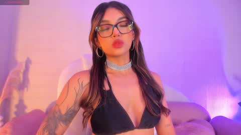 Snapshot of sky_rosee chatting on January 18, 2025, 8:19 pm Sky online show from January 18, 2025, 8:19 pm