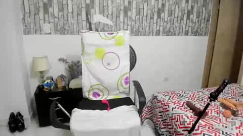 sky_tits online show from May 6, 2026, 4:45 pm